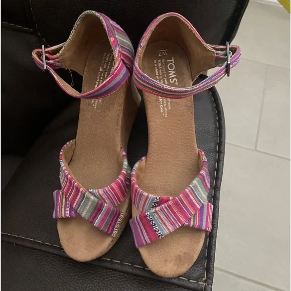 Toms Pin Striped Colorful Wedge Sz 7 - Picture 2 of 9